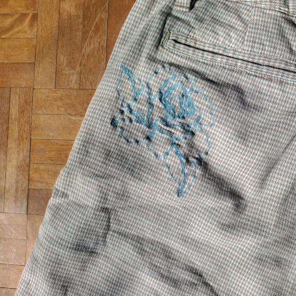 💥3 for $15💥 Hurley linen Bermuda shorts w/floral design on back - Picture 9 of 9